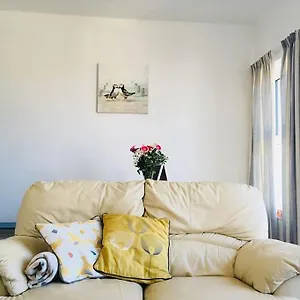 Hillcrest Cottage, Comfy Flat, Trendy Uplands Area Apartment