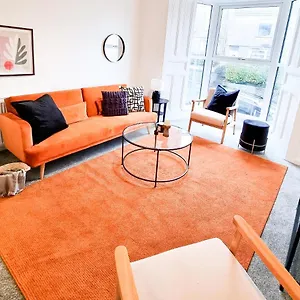 Spacious 3-bed Near The Centre Apartment