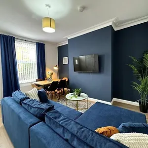 Modern 5-bed Near Leeds Centre Leeds (West Yorkshire)